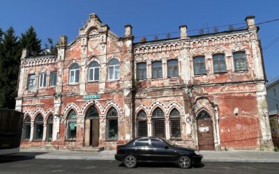 Здание аптеки в Дмитриеве