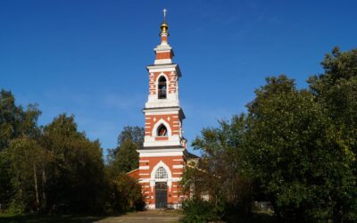 Колокольня церкви Рождества Христова в Варварино