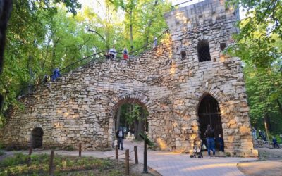 Башня-руина в усадьбе Царицыно