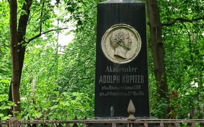 Готическая ограда на могиле академика А. Я. Купфера на Смоленском лютеранском кладбище в Петербурге