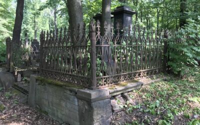 Ограда на могиле семьи Иохим (Стуккей) на Волковском лютеранском кладбище в Петербурге