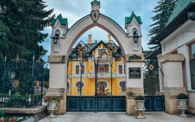 Ворота дачи Твалчрелидзе (усадьба Кшесинской)